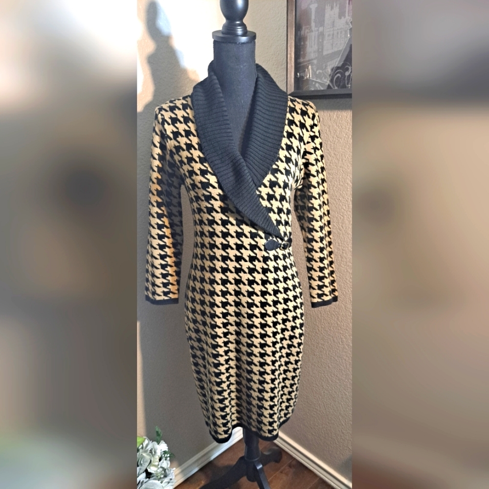 💖Calvin Klein Sweater Dress || Size M || Houndstooth Pattern - Black and Tan💖